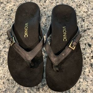 Vionic sandal with gold adjustable strap (7)